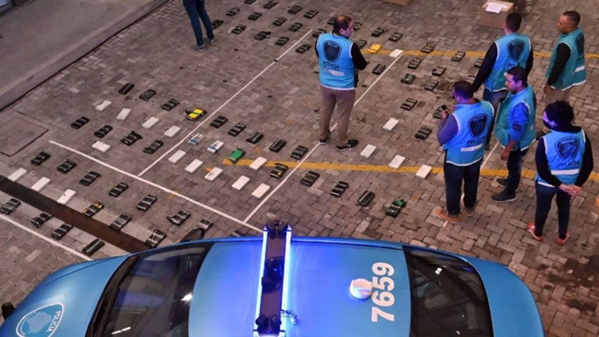 La Policía de la Ciudad encontró 103 ladrillos de cocaína en Lomas de Zamora.
