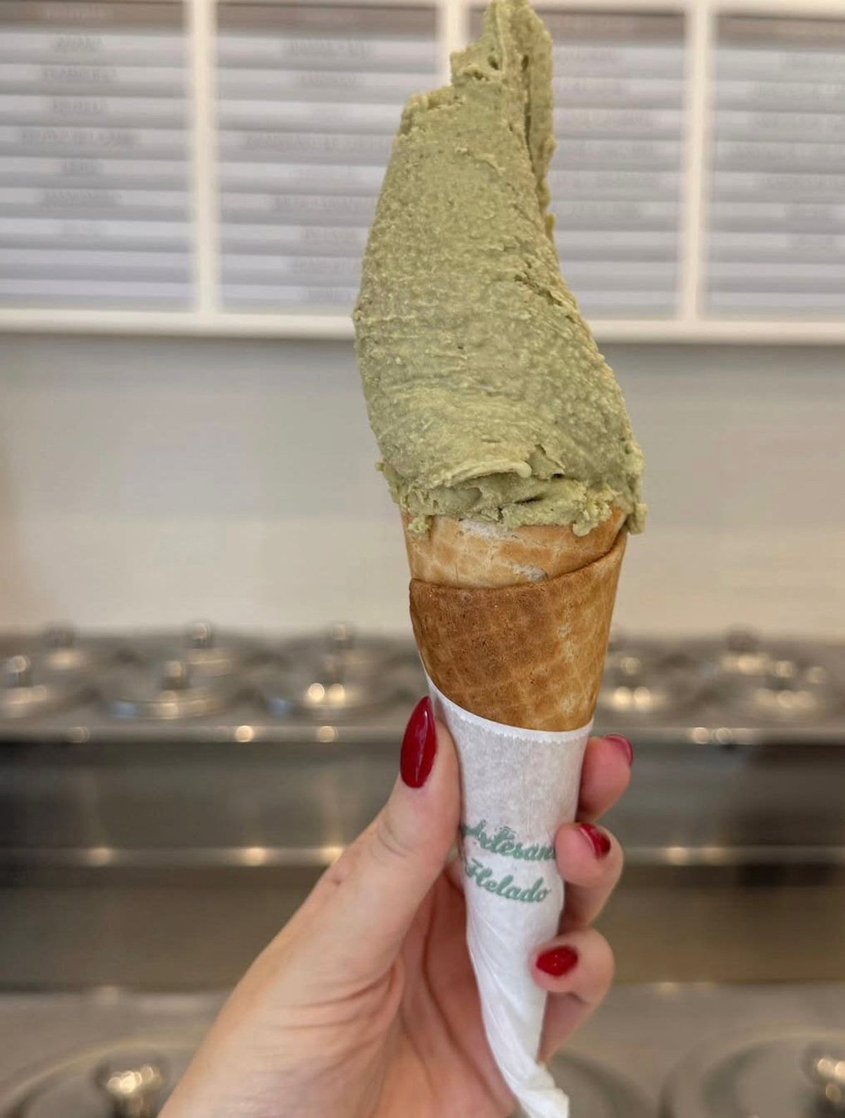 Se pueden seguir las novedades del local Instagram: @romaheladosycafe. 