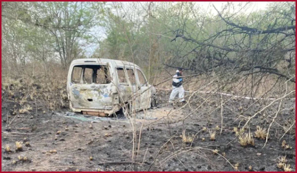 La camioneta calcinada hallada en Guernica el domingo.