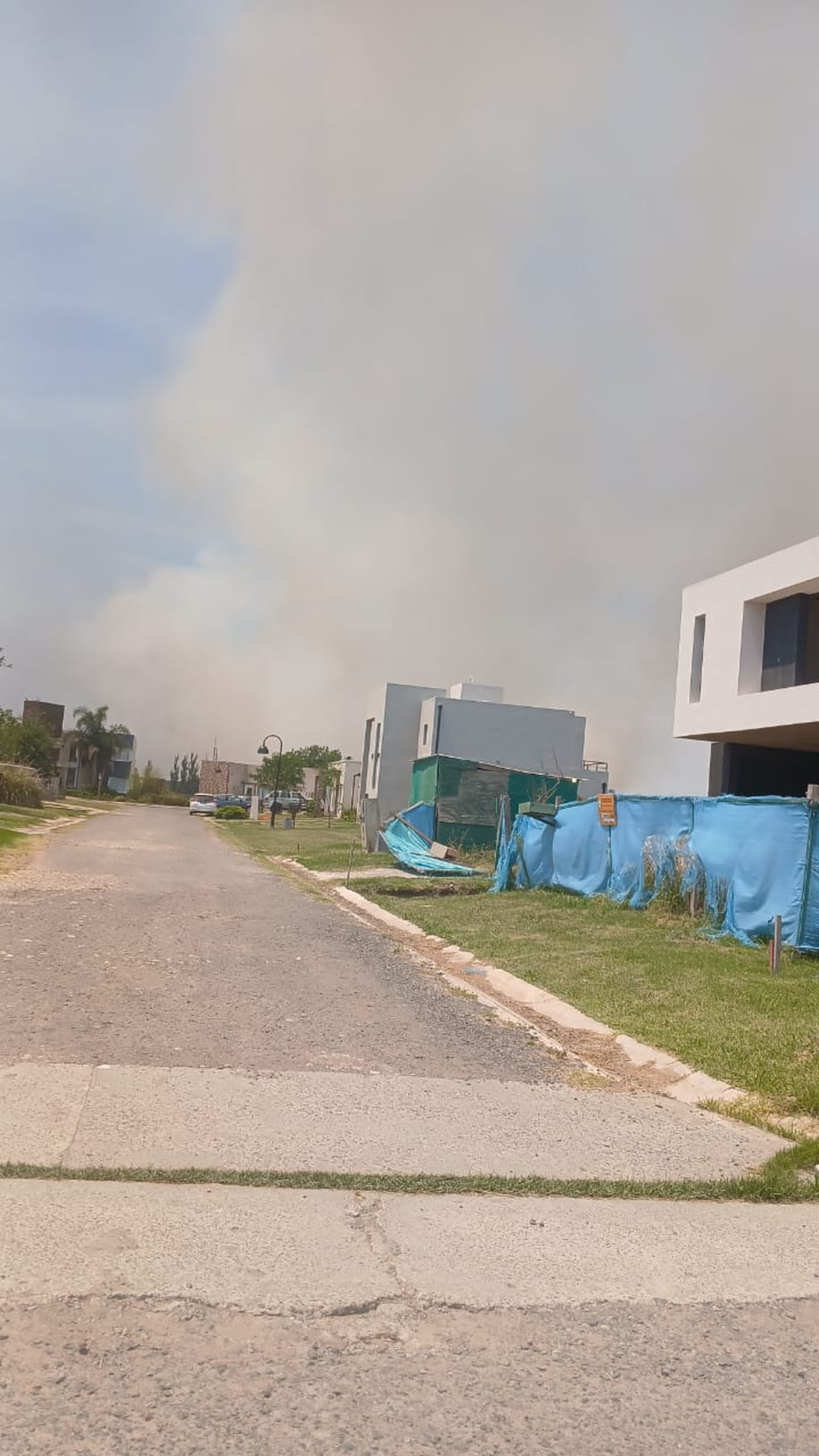 El humo se observó desde distintas casas aledañas de Camino de Las Latas.