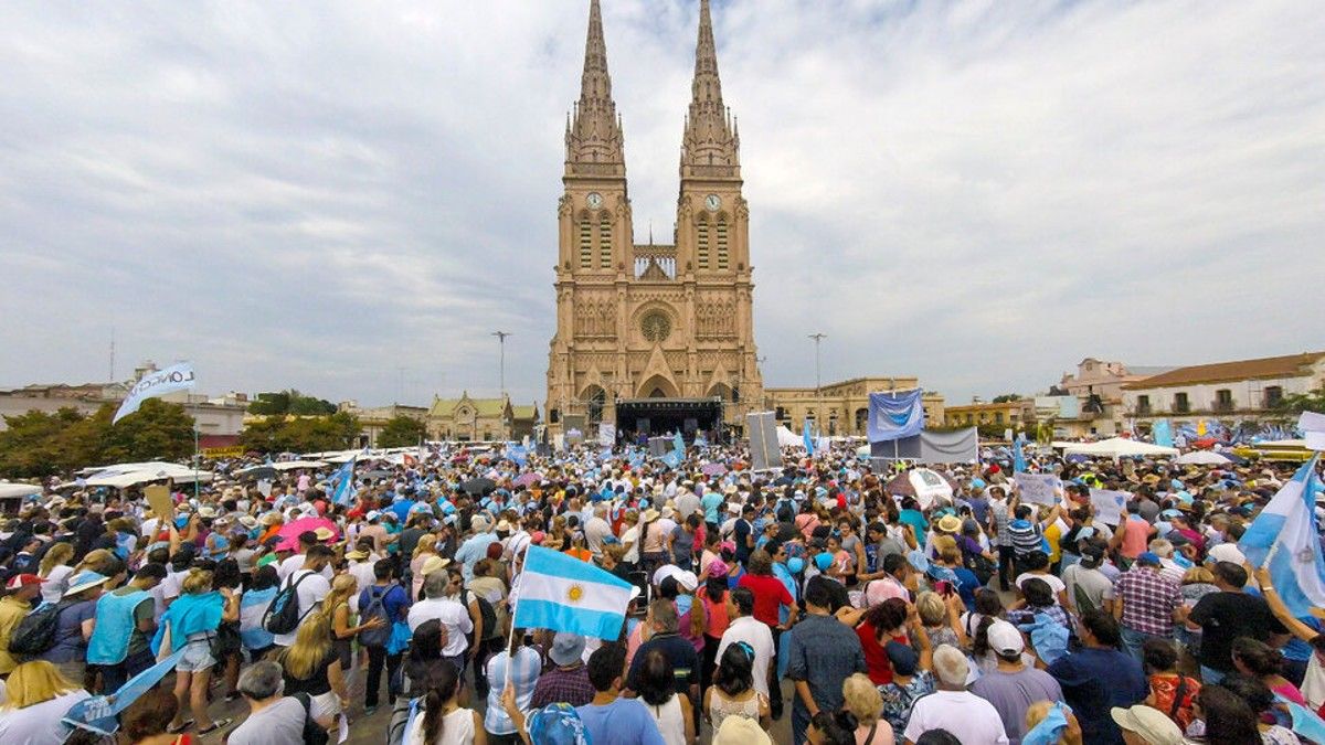Atentado contra CFK: el gobierno convocó a una misa masiva en Luján