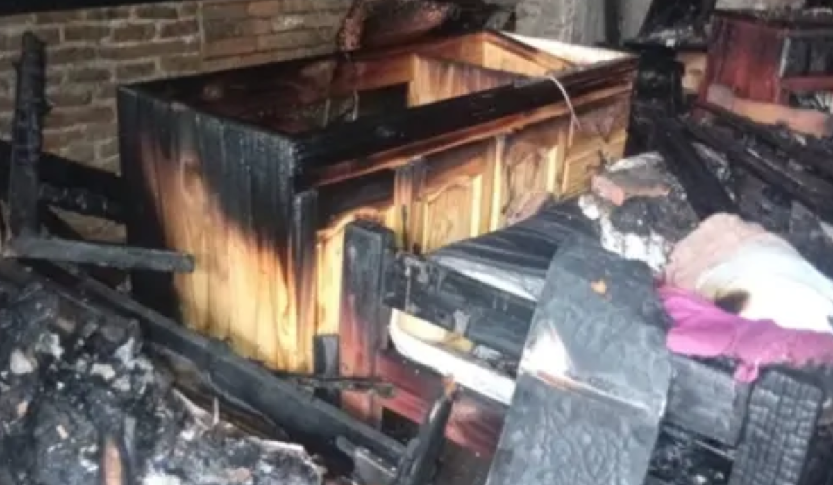 El incendio produjo daños graves en la vivienda de Lomas de Zamora. 