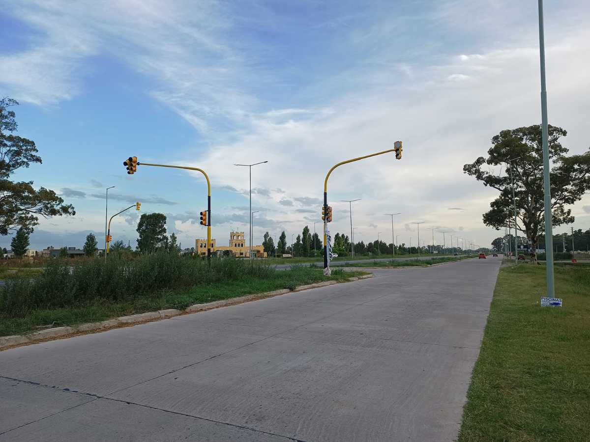 Desde hace varias semanas que los semáforos están fuera de funcionamiento.