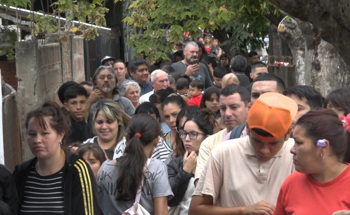 Una cuadra de fila se registró este jueves. 
