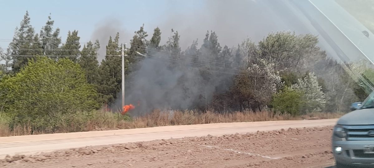 Nuevo incendio en Canning cercano a countries de la Ruta 58