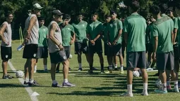 Banfield levantó las inhibiciones y comenzó a incorporar refuerzos