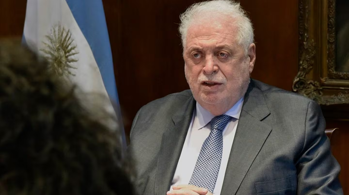 El escándalo en torno al vacunatorio VIP derivó en la salida del entonces ministro de Salud, Ginés González García. El escándalo en torno al vacunatorio VIP derivó en la salida del entonces ministro de Salud, Ginés González García.
