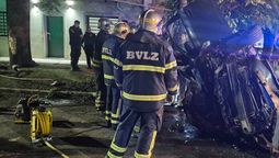 accidente fatal en lomas: una persona murio tras chocar contra un arbol