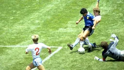 homenaje de veteranos de guerra al gol del siglo: maradona y malvinas son pilares identitarios argentinos