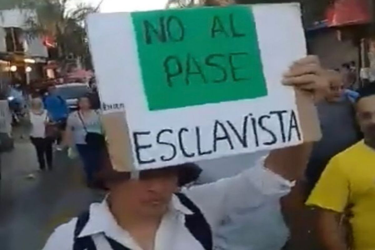 Video: marcha de antivacunas en Lanús y en contra del pase sanitario