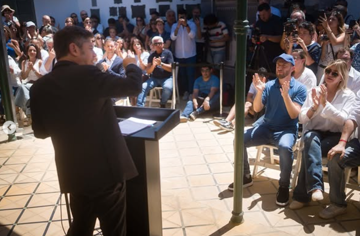Axel Kicillof junto al intendente de Lomas de Zamora y los jefes comunales de San Vicente y Cañuelas, durante la recorrida.