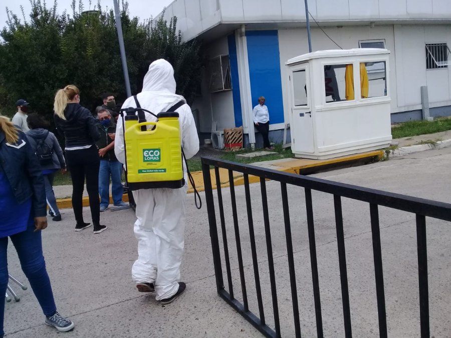 Desinfección para prevenir el coronavirus en Lomas de Zamora.