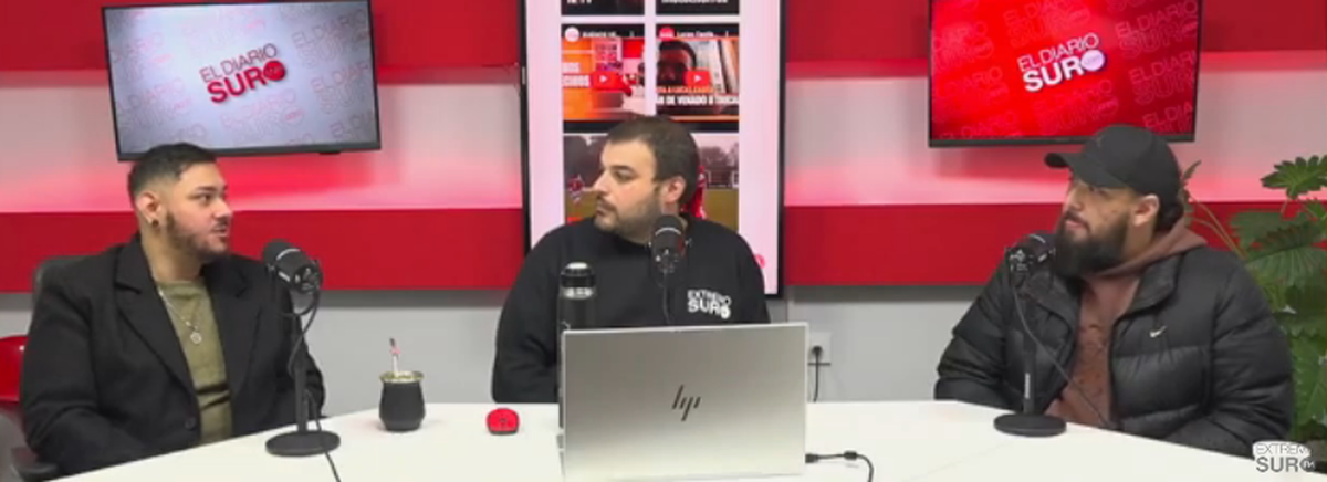 Gianfranco y Federico, los dos hijos de Cali, en los estudios de FM Extremo Sur. 