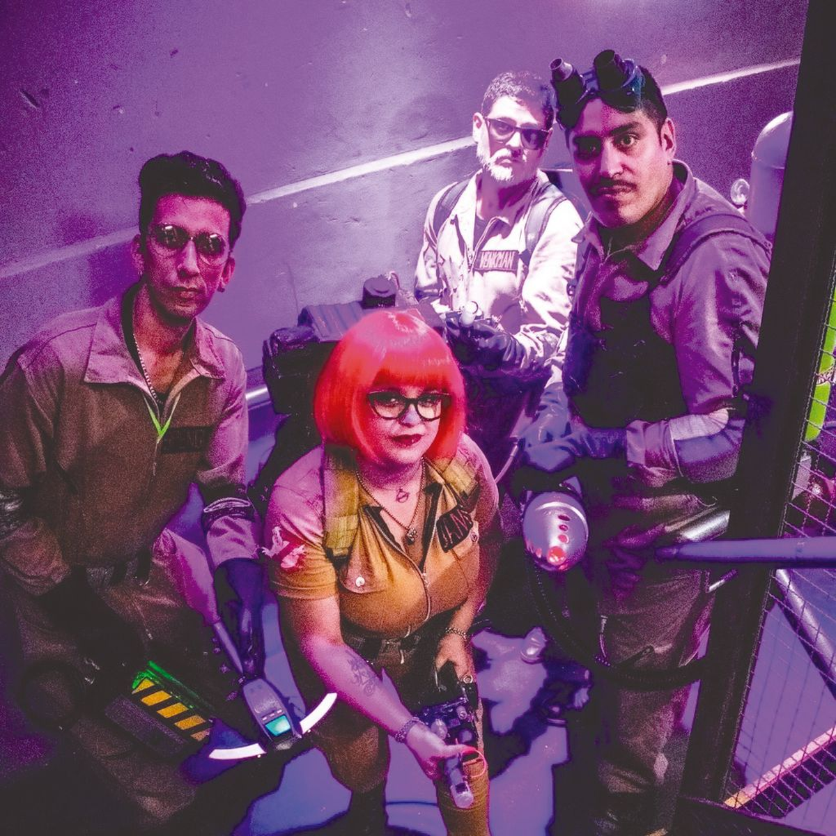 El grupo de Lan&uacute;s listo para entrar a animar una fiesta.