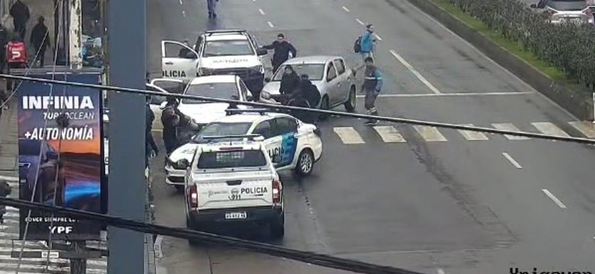El hecho ocurrió en plena Av. Hipólito Yrigoyen en Lanús. 