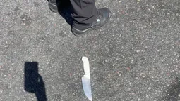 un policia respondio a un pedido de auxilio, fue atacado con una cuchilla y baleo al agresor