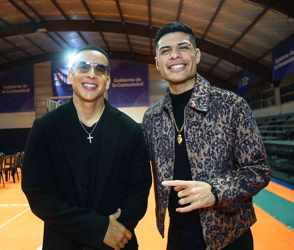 Daddy Yankee junto a Joel Acosta, quien encabezó el evento.