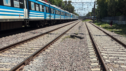 monte grande: una persona fallecio tras ser embestida por el tren roca