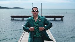 en la previa de su show en lomas, daddy yankee presento una nueva cancion