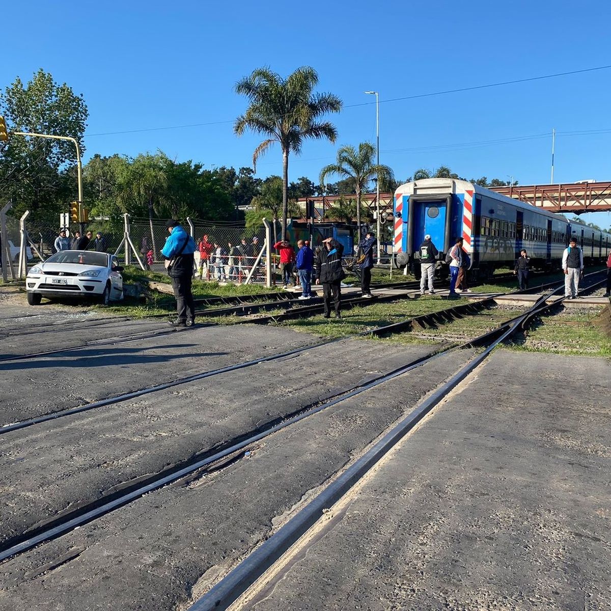Una formación del Tren Roca arrolló a un auto en Ezeiza