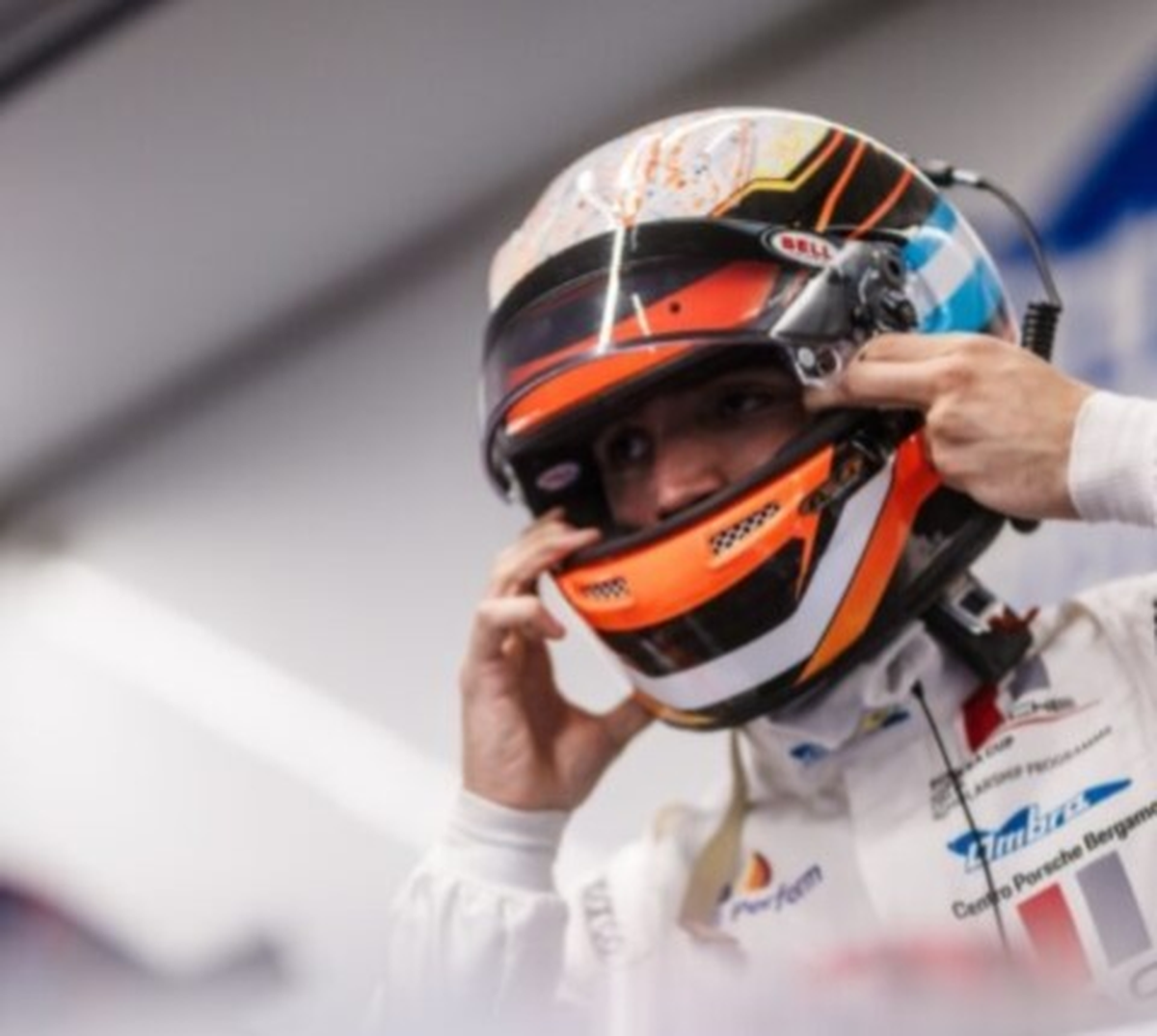 Luciano Martínez, de Canning, tiene 22 años y desarrolla su carrera profesional en el automovilismo europeo.