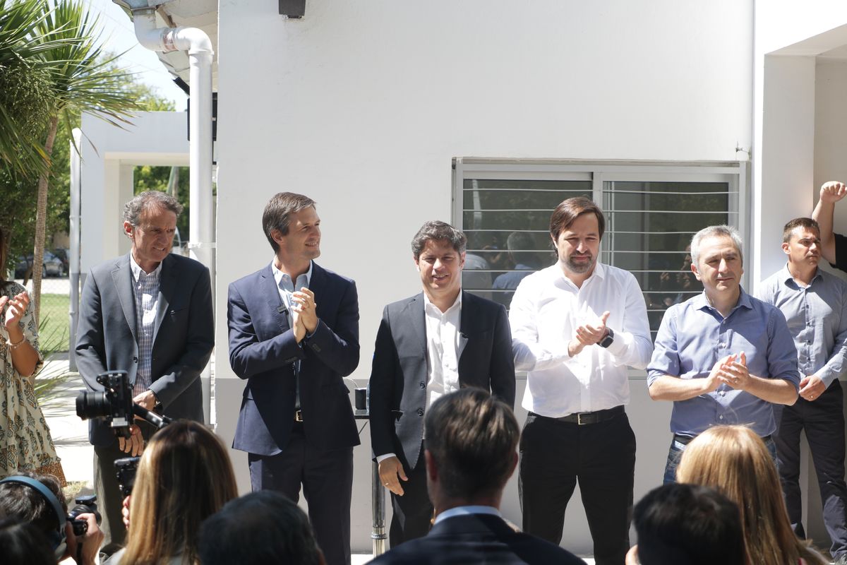 Kicillof y Mantegazza junto a otras autoridades de la Provincia.