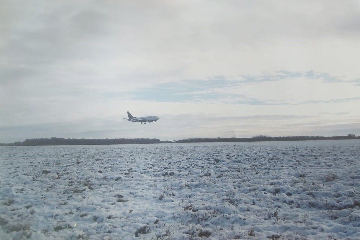 Despegue en el Aeropuerto de Ezeiza en medio de la nieve.