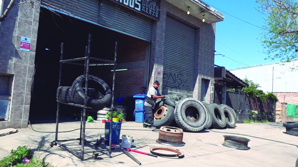 Las gomerías de le región advirtieron que el faltante de neumáticos inició hace varios meses.