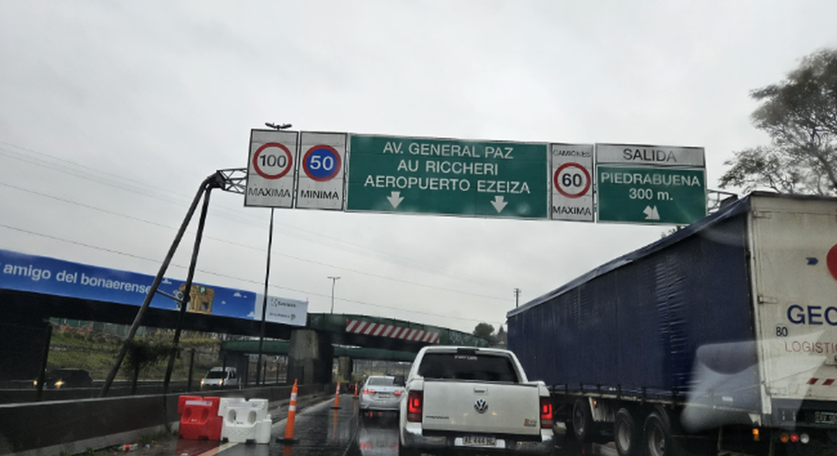 Los embotellamientos a la ida son terribles: comienzan desde las 6 y duran hasta el mediodía. Los embotellamientos a la ida son terribles: comienzan desde las 6 y duran hasta el mediodía.