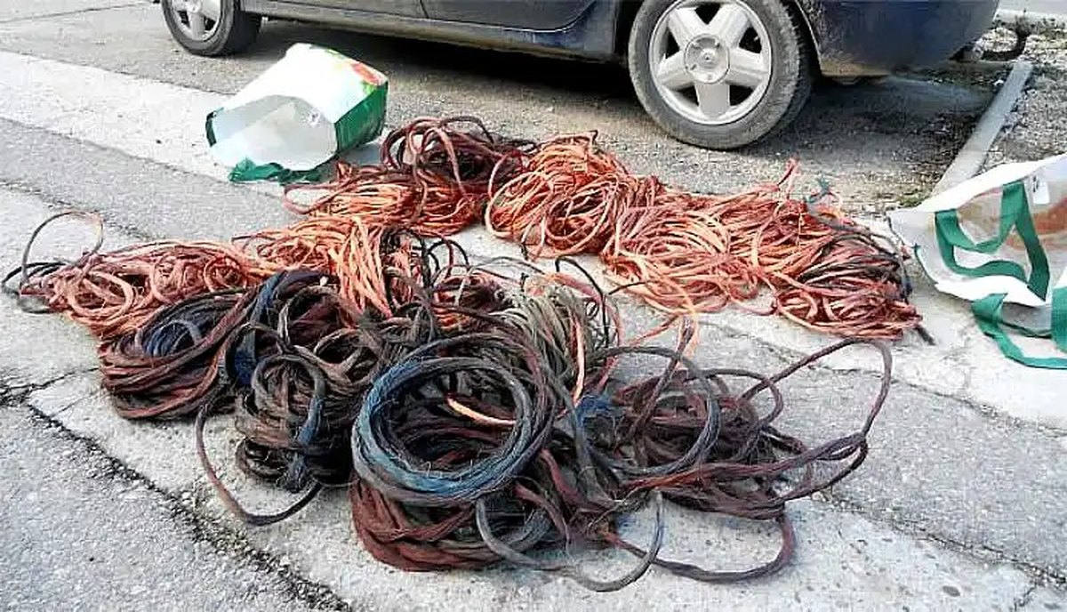 Los cables robados por el grupo compuesto por presuntos delincuentes de Lomas de Zamora, San Vicente y Merlo. 