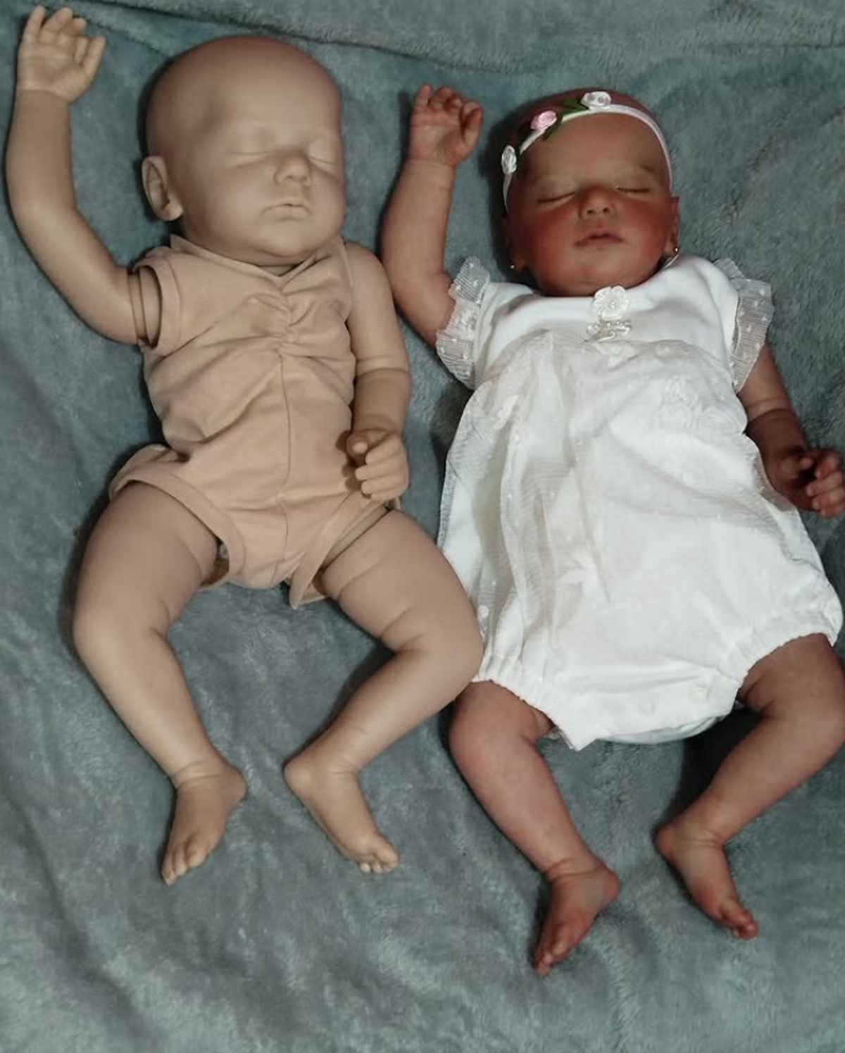 Antes y después del proceso: así transforma Valeria Knust los kits en bebés reborn hiperrealistas desde su casa en Banfield.