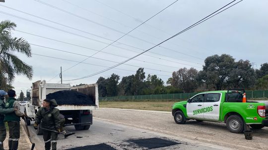 Continúan las obras de bacheo en Canning