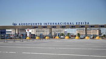 La niebla complicó las operaciones en Ezeiza y afectó al menos 14 vuelos