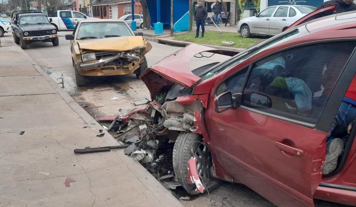 Choque entre tres vehículos en Longchamps: varias personas resultaron heridas