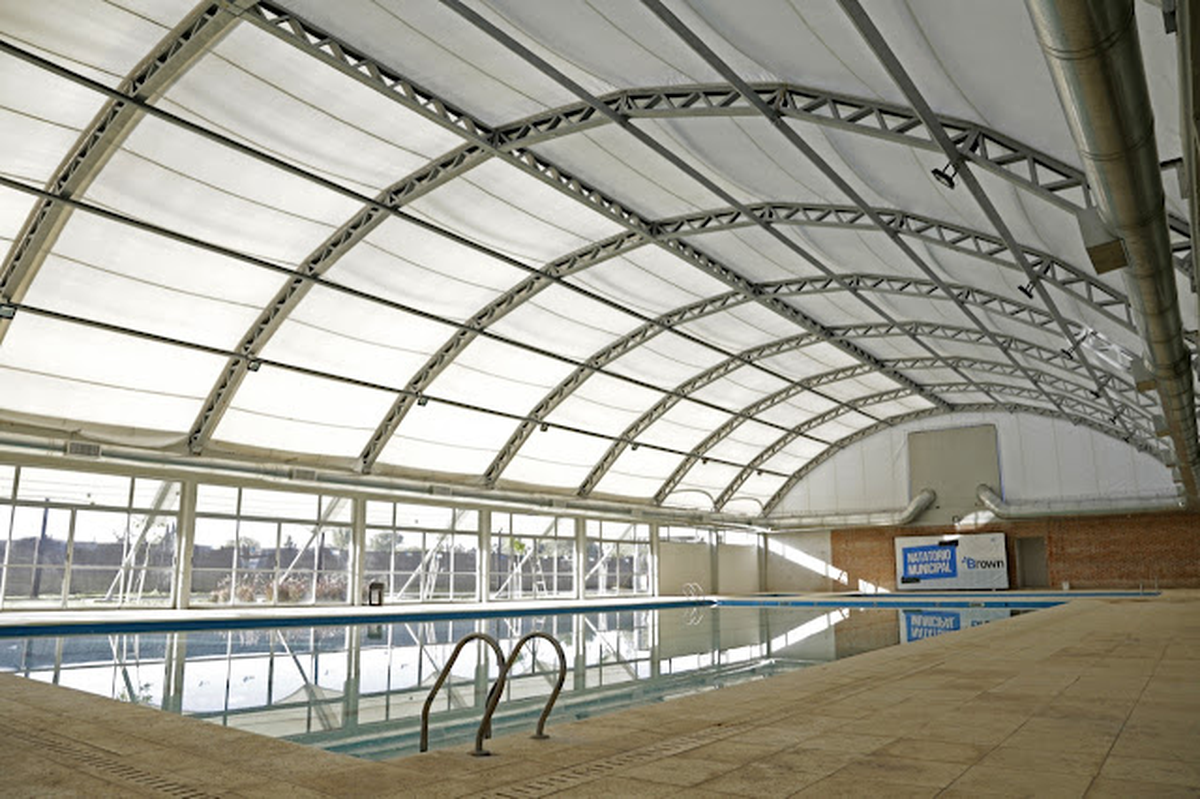 El Natatorio Municipal de Almirante Brown se encuentra en el Polideportivo Municipal de Ministro Rivadavia.