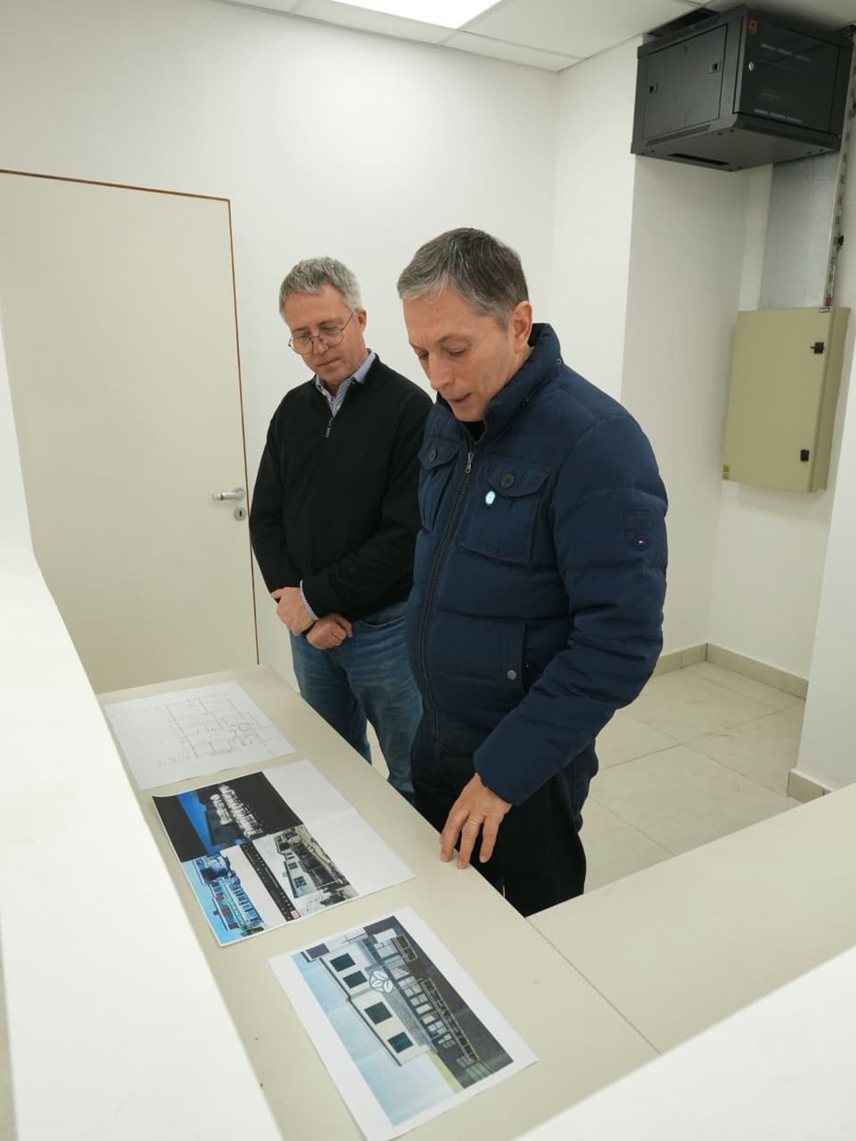 El intendente Fernando Gray supervisó el avance de las obras en 9 de Abril.