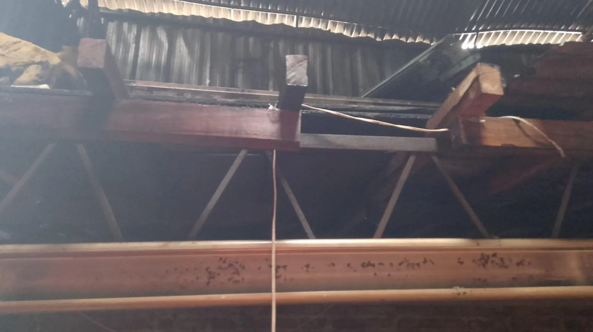 El incendio ocurrió en un depósito de Lomas de Zamora. 