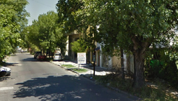 lanus: usaron replicas de armas para robar un auto y fueron detenidos