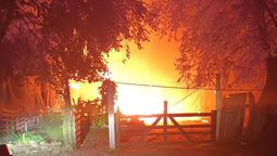 una familia de almirante brown perdio su casa en un incendio y pide ayuda: nos quedamos sin nada