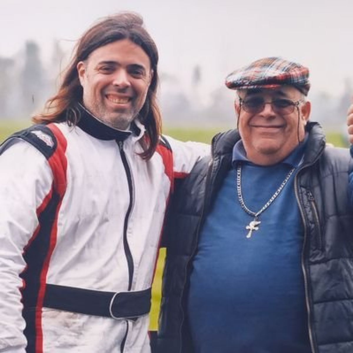 Rubén Roux junto a su hijo.