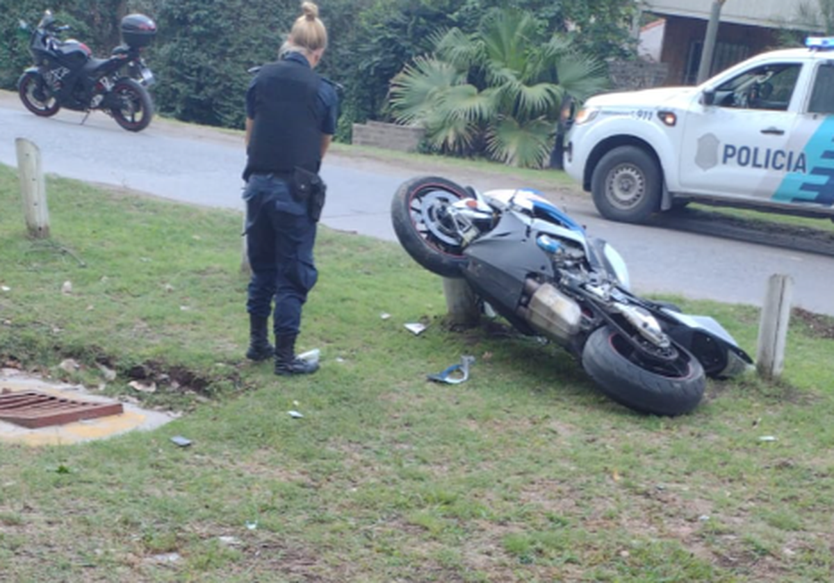 La moto luego del impacto.