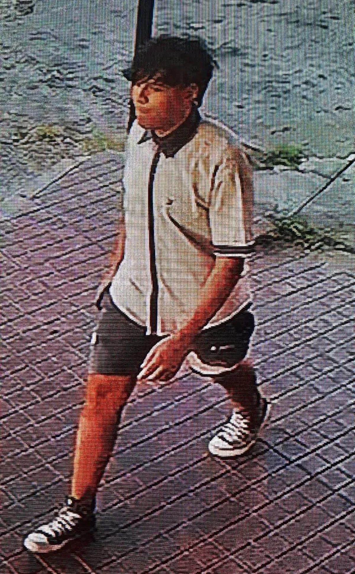 Una cámara de seguridad lo captó caminando hacia su domicilio, en Lomas de Zamora, el 12 de febrero.