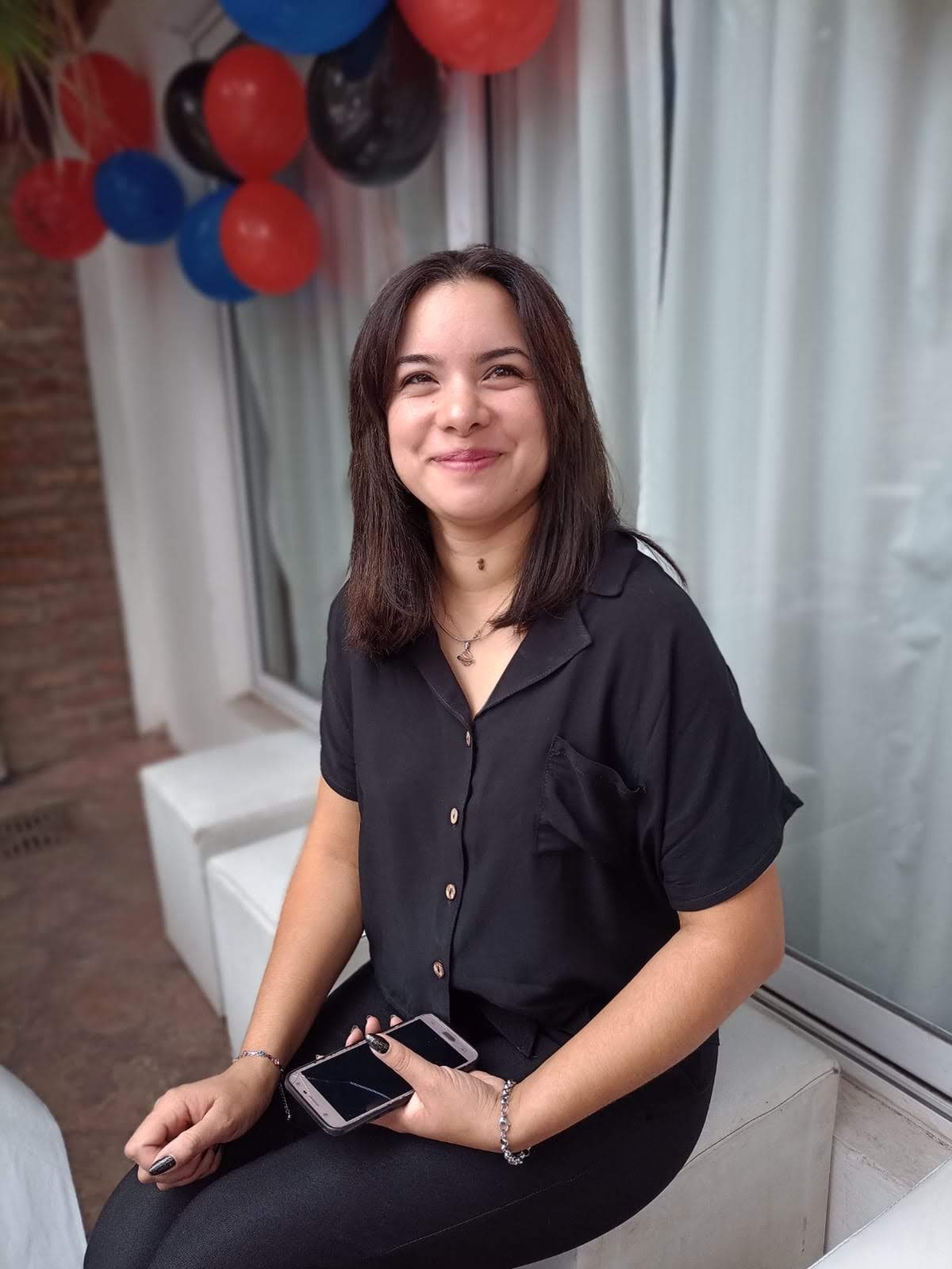 Marisol es hija de Marta y está ayudándola a encontrar a su mamá biológica por Monte Grande.