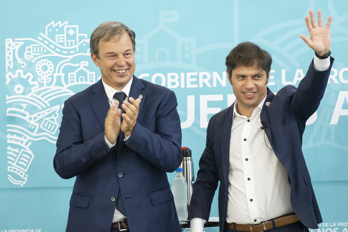 El intendente de Almirante Brown, Mariano Cascallares y el gobernador bonaerense Axel Kicillof. 