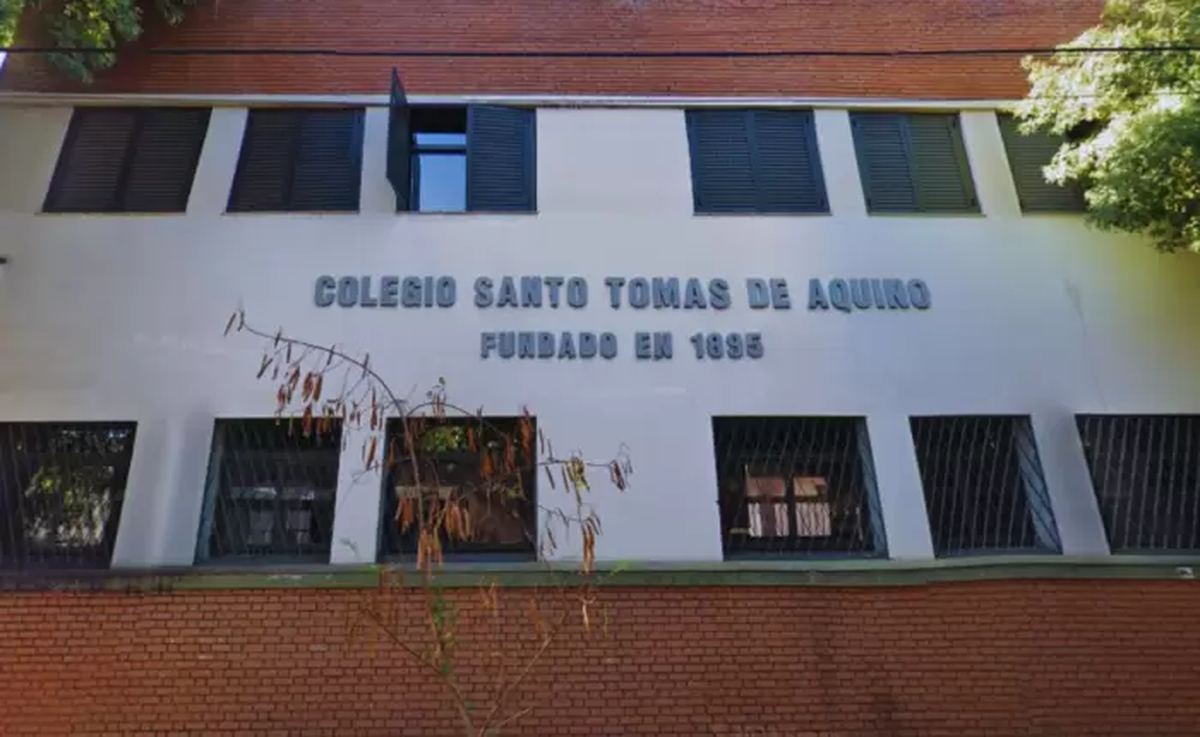 El chico asistía al Colegio Santo Tomás de Aquino, cuyos directivos aseguran que su fallecimiento se debió a un reto de Tik Tok.