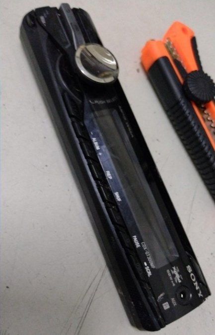 Al revisar el carro, la Policía encontró el estéreo robado en Banfield.