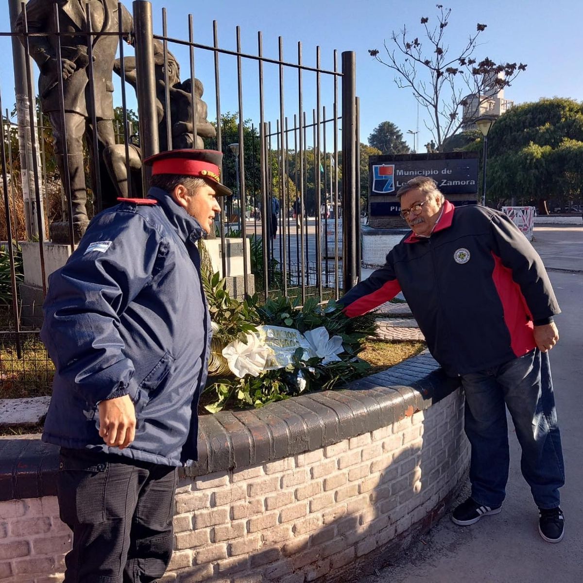 El cierre de actividades fue en la Plaza Grigera, donde está el momento a los bomberos.