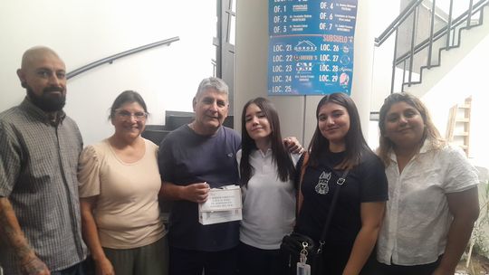 Tras más de 30 años, se jubiló el encargado de la galería Paseo del Sur en Monte Grande: Esto es mi vida