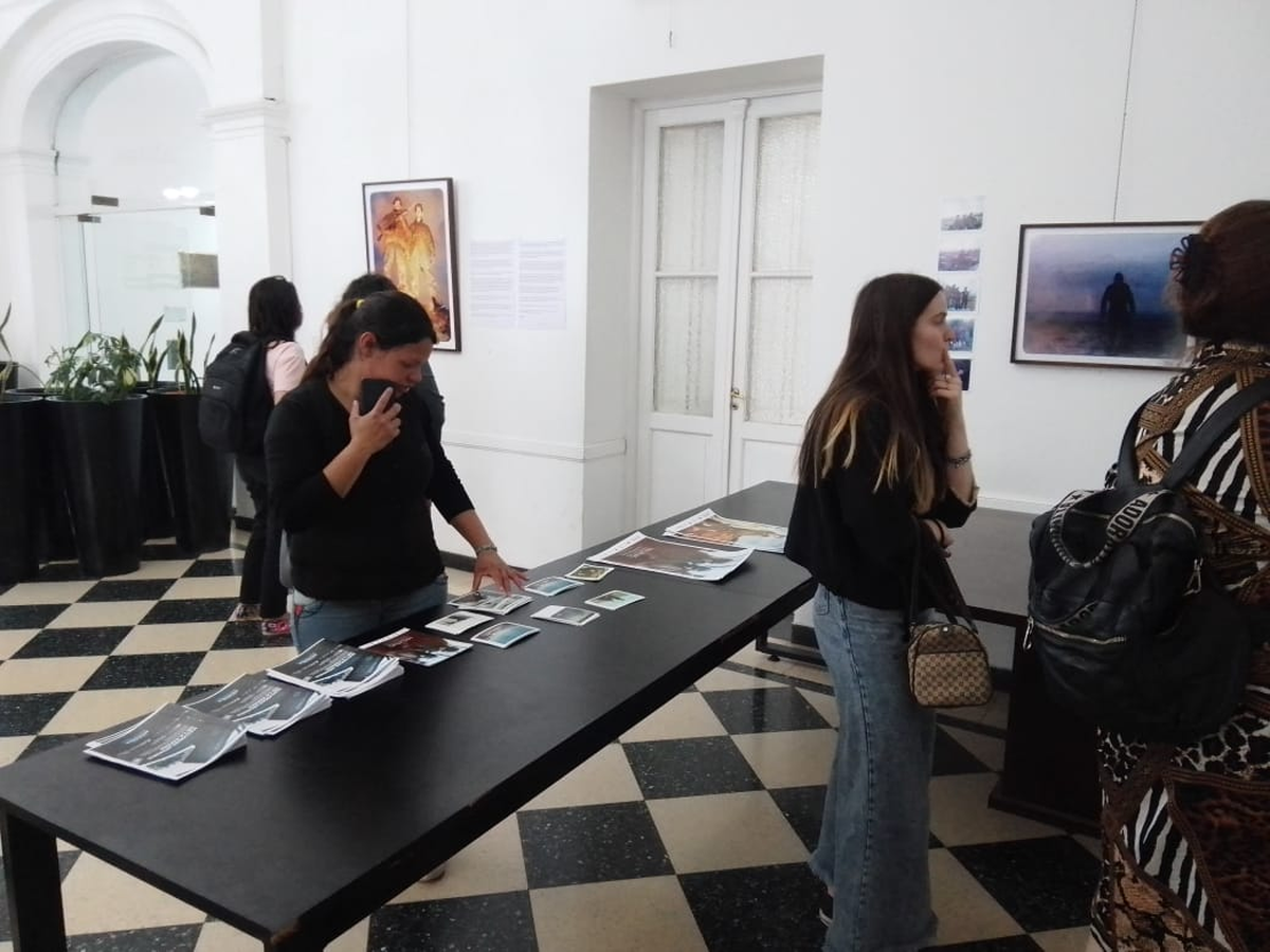 La exposici&oacute;n lleva el nombre de &ldquo;Malvinas memoria de la espera&rdquo;.