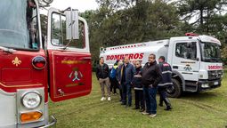 bomberos voluntarios de almirante brown recibieron un nuevo camion autobomba